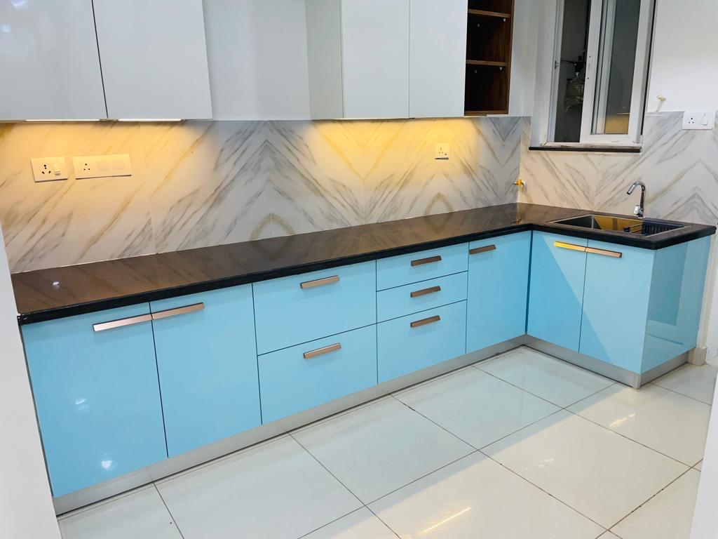 Handleless Acrylic Kitchen Layout