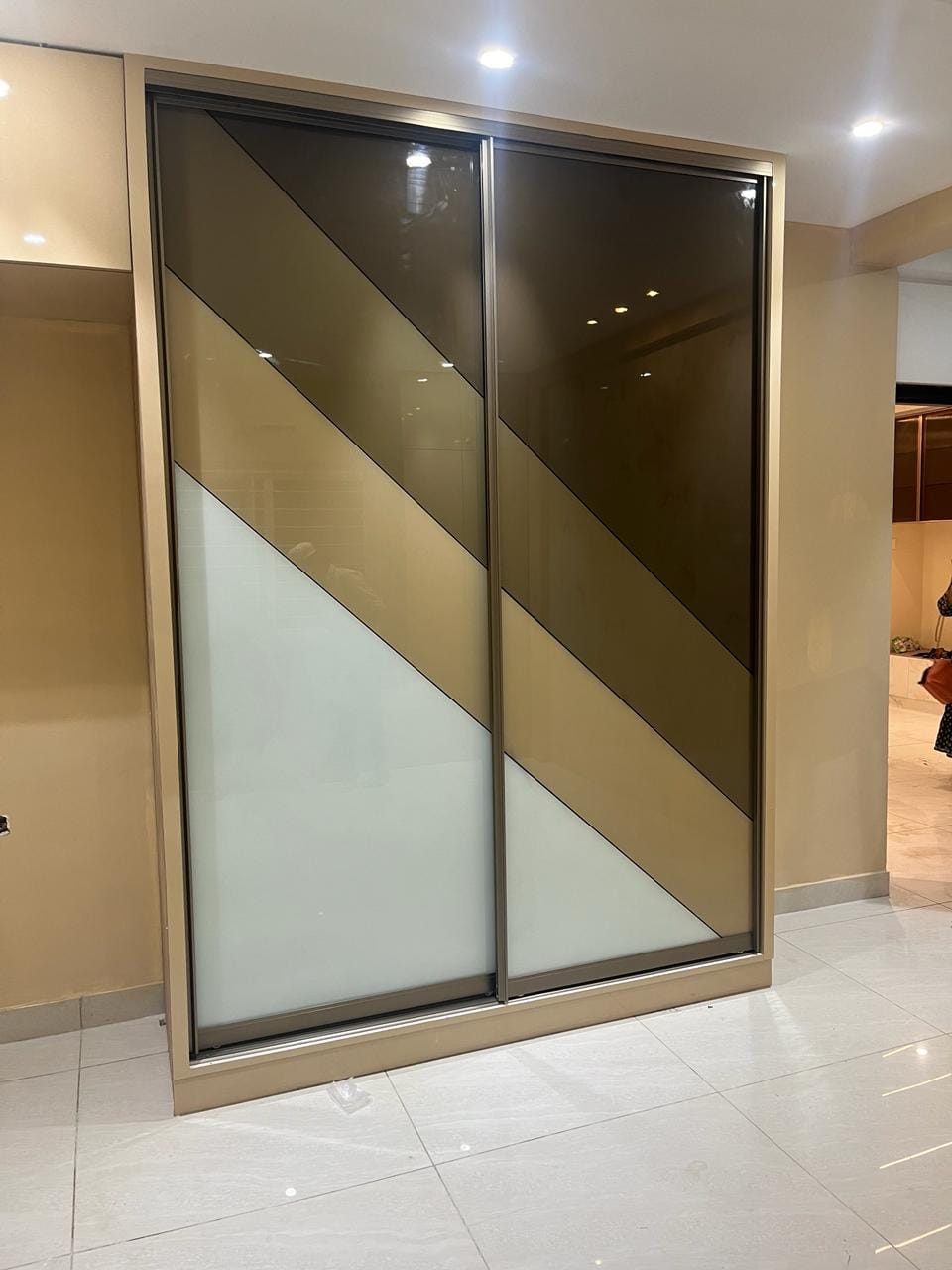 Diagonal Pattern Glass Wardrobe
